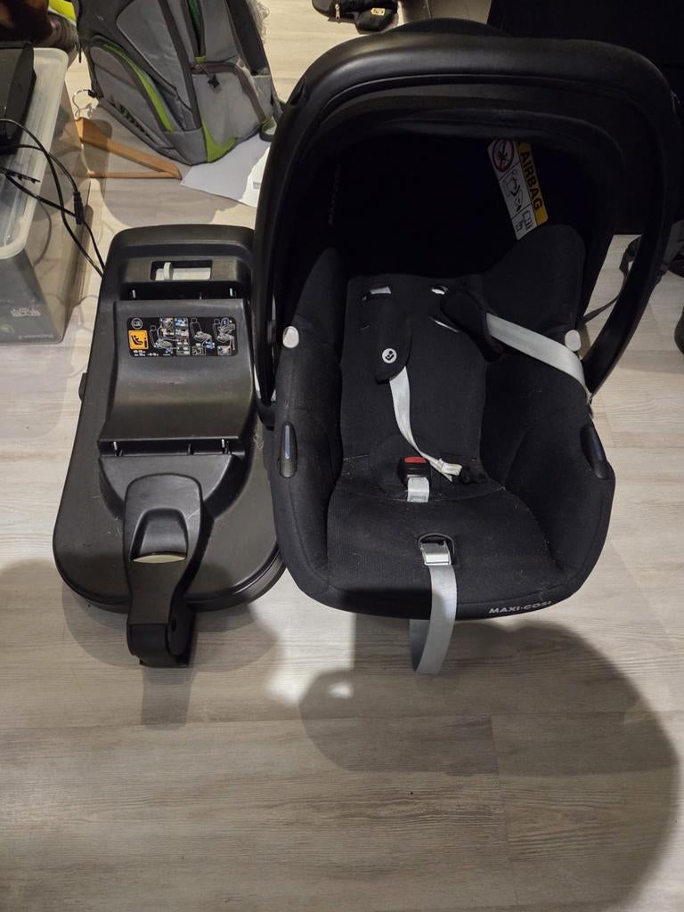 Maxi-Cosi Isofix 8 mnd gebruikt - Zo goed als nieuw, 15 t/m 36 kg, Ophalen of Verzenden, Zo goed als nieuw, Isofix