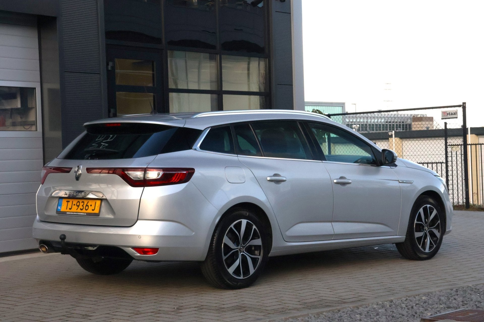 Renault Mégane Estate 1.3 TCe Bose | massage stoelen | LED, Voorwielaandrijving, Stoelverwarming, Gebruikt, Euro 6
