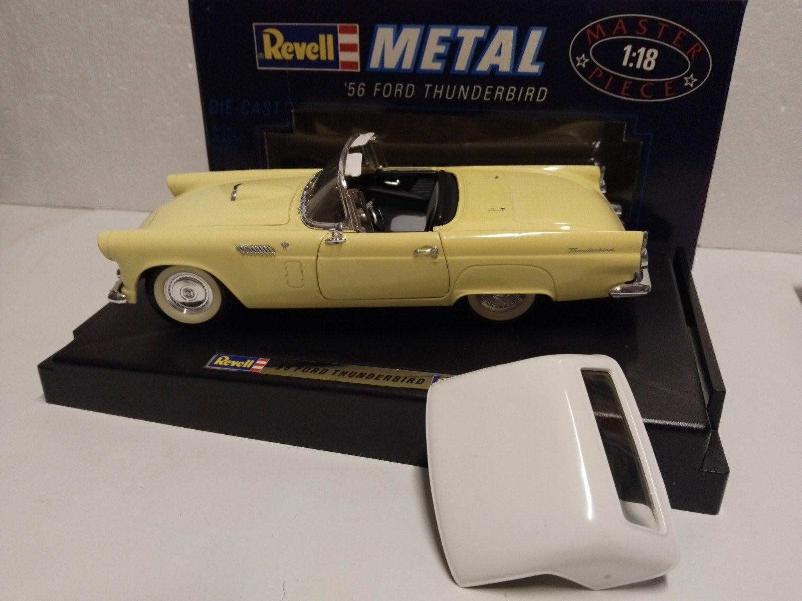 Ford Thunderbird lichtgeel incl kap Revell metal 1:18 KRD, Hobby en Vrije tijd, Ophalen of Verzenden, Zo goed als nieuw, Auto