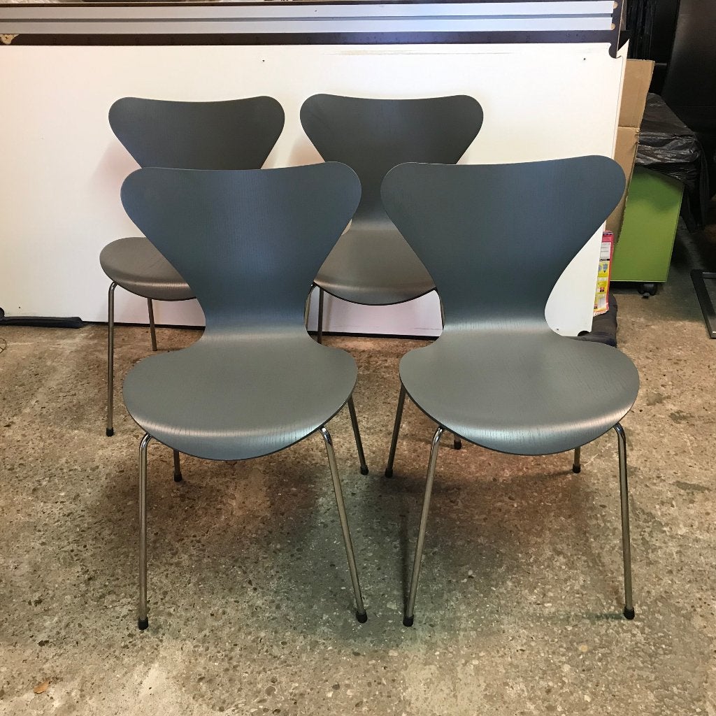 4  Fritz Hansen 3107 vlinder stoel chairs 165 Dark grey, Ophalen of Verzenden, Nvt, Nvt, Nvt