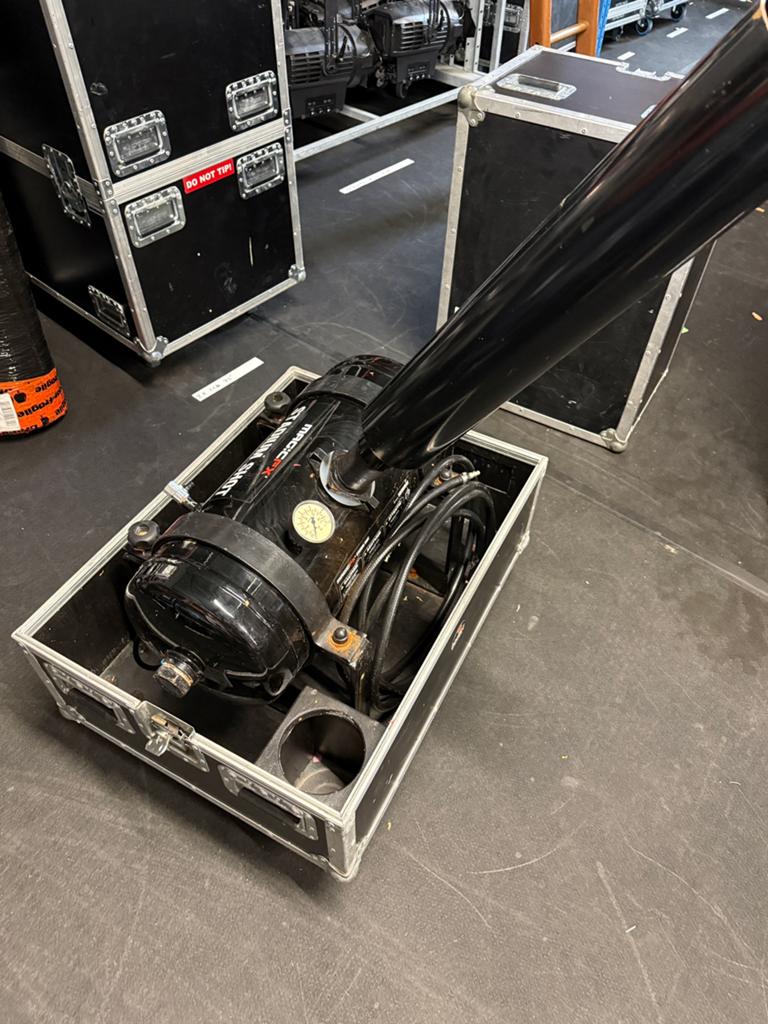 2x Magic FX Stadiumshot I incl grote compressor, Muziek en Instrumenten, Ophalen, Overige instrumenten, Zo goed als nieuw, Magic