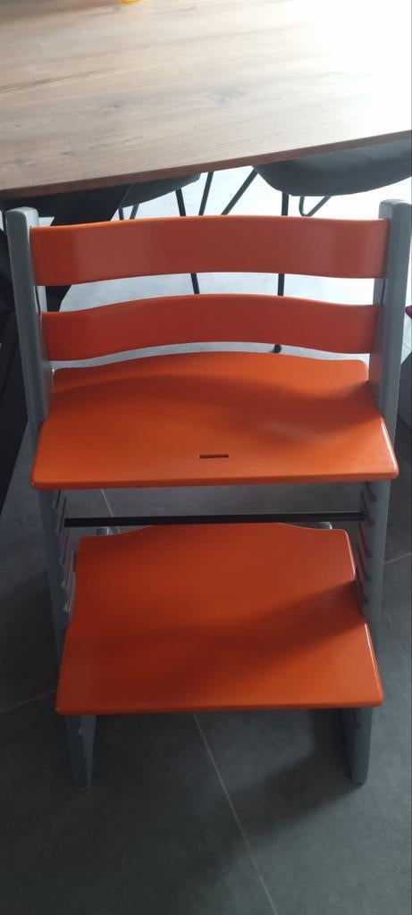 Stokke kinderstoel - Meegroeistoel Oranje grijs onderstel, Kinderen en Baby's, Kinderstoelen, Ophalen, Gebruikt, Meegroeistoel