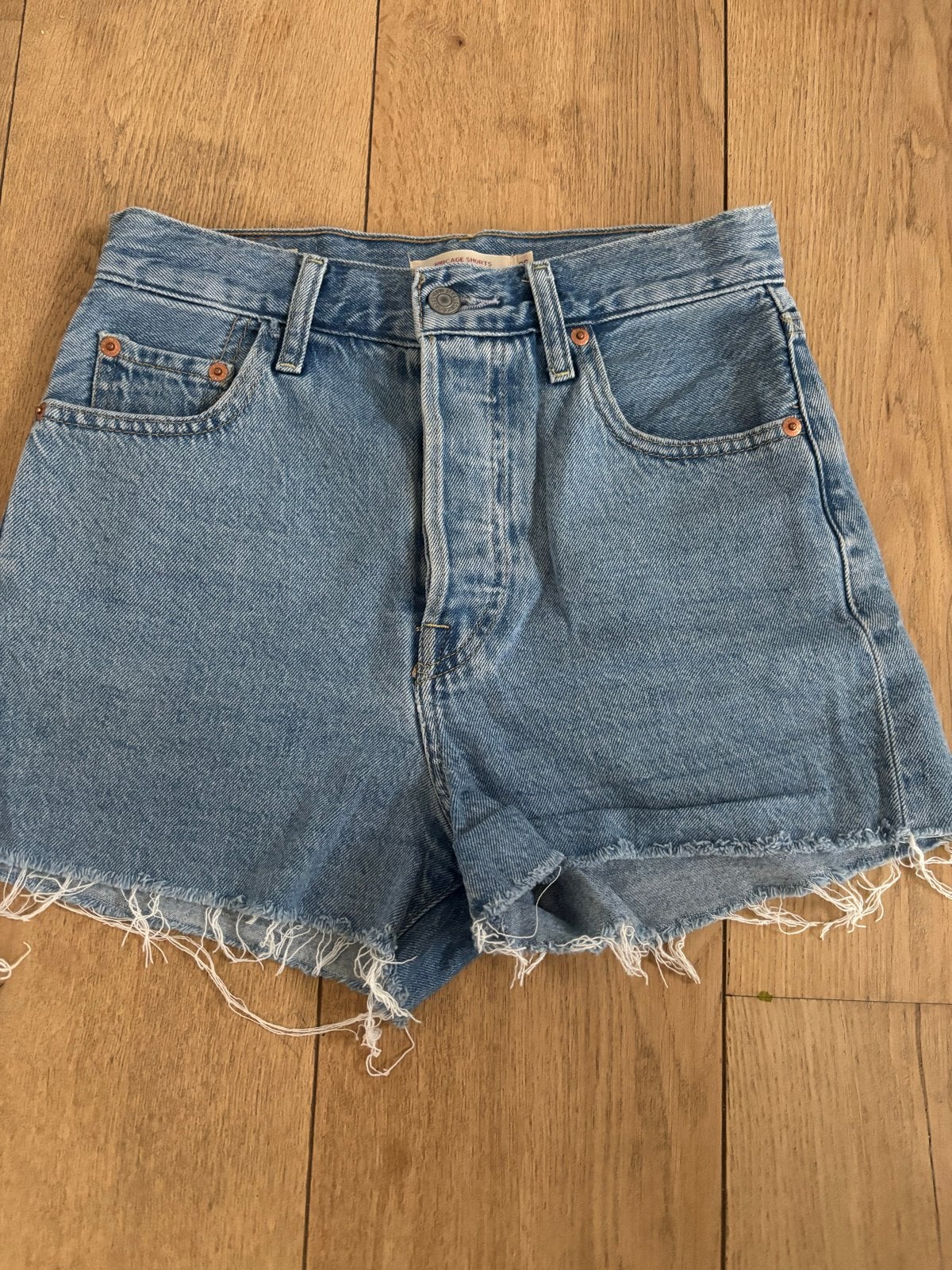 Spijkerbroek - Merk Levi's 501 - W26, Kort, Blauw, Ophalen of Verzenden, Zo goed als nieuw
