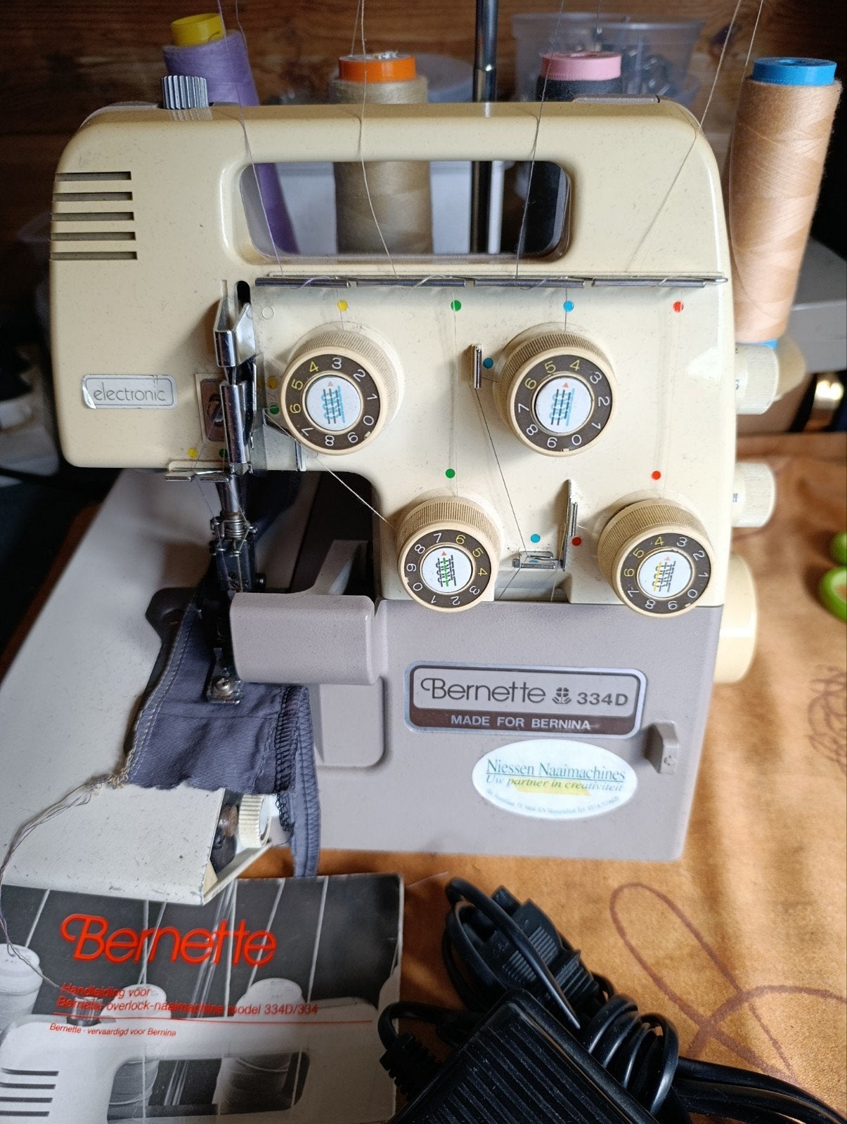 Bernette 334D van Bernina lockmachine, Ophalen of Verzenden, Lockmachine, Bernina