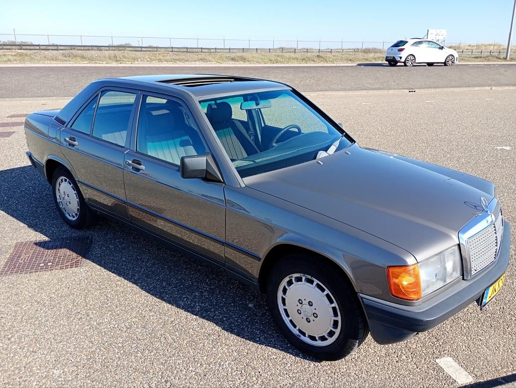 Mercedes-Benz 190 2.5D 5cyl 5versn 1987 betrouwbare oldtimer, 23 km/l, Bruin, Sedan, 2479 cc