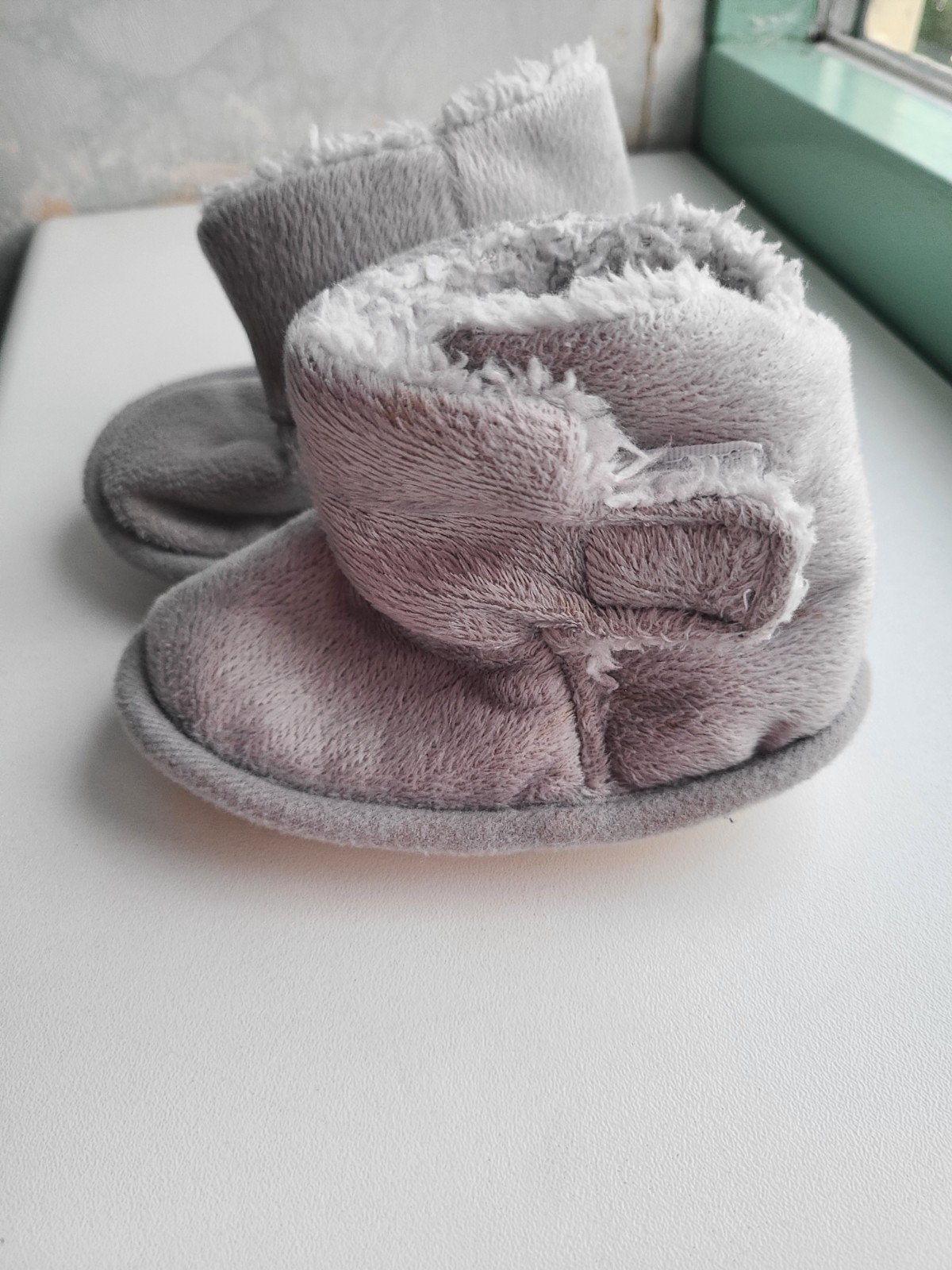 grijze babyslofjes met zachte voering, Kinderen en Baby's, Babykleding | Schoentjes en Sokjes, Ophalen of Verzenden, Onbekend