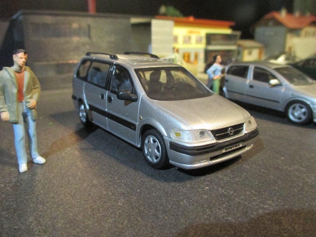1/43 Opel Sintra A - Schuco grijsmetallic, Ophalen of Verzenden, Zo goed als nieuw, Auto, Schuco