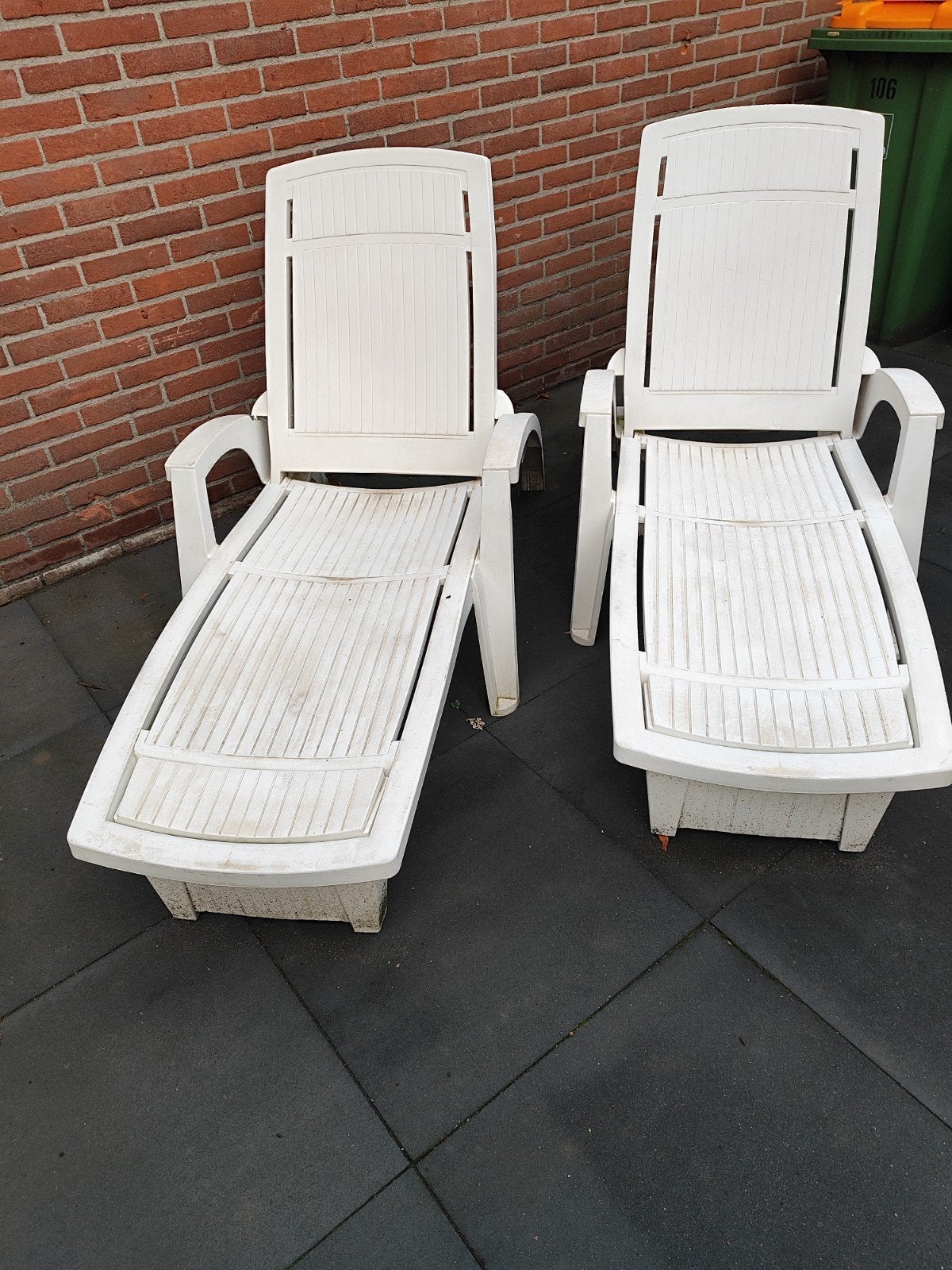 Ligbedden wit, Ophalen, Gebruikt, Kunststof
