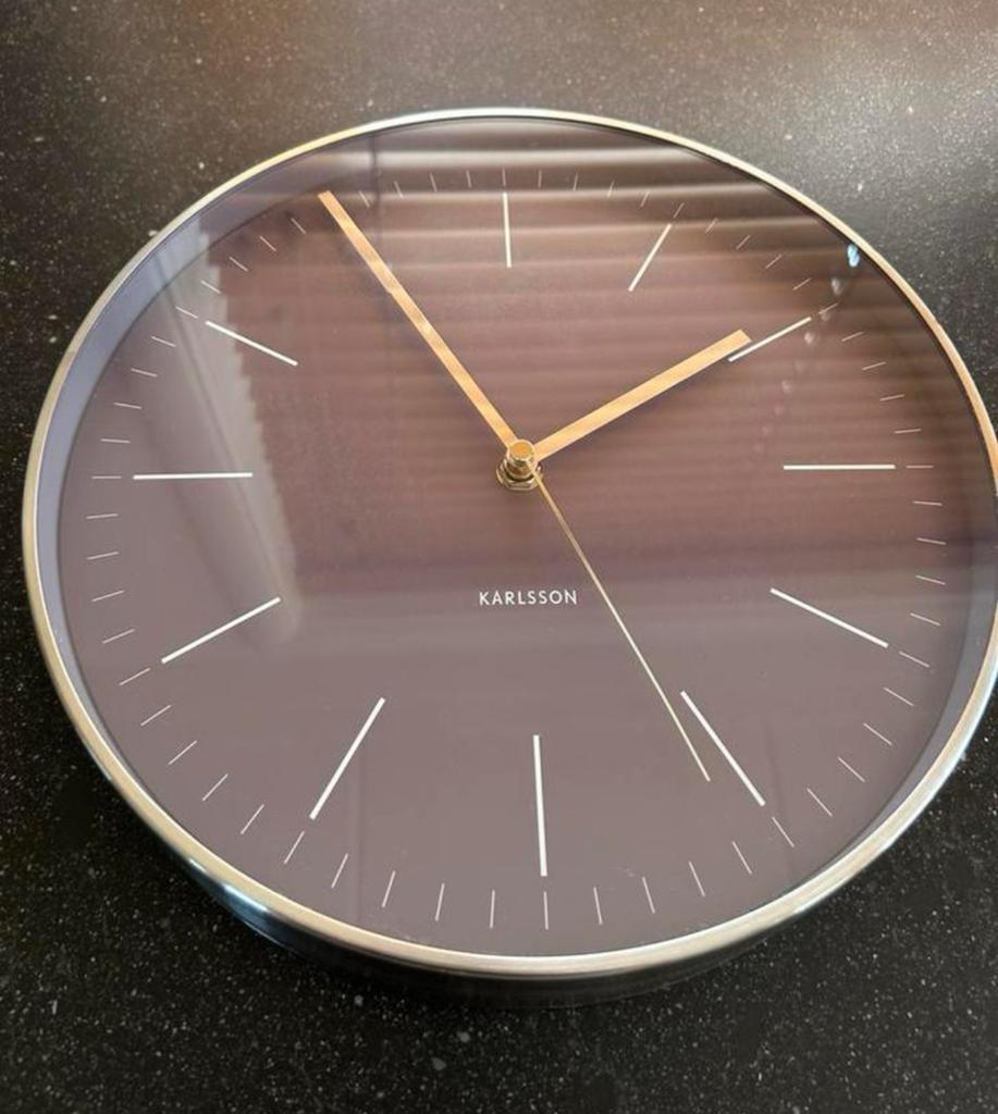 Karlsson Klok met Stil Uurwerk - Modern Design, Ophalen of Verzenden, Zo goed als nieuw, Analoog, Wandklok