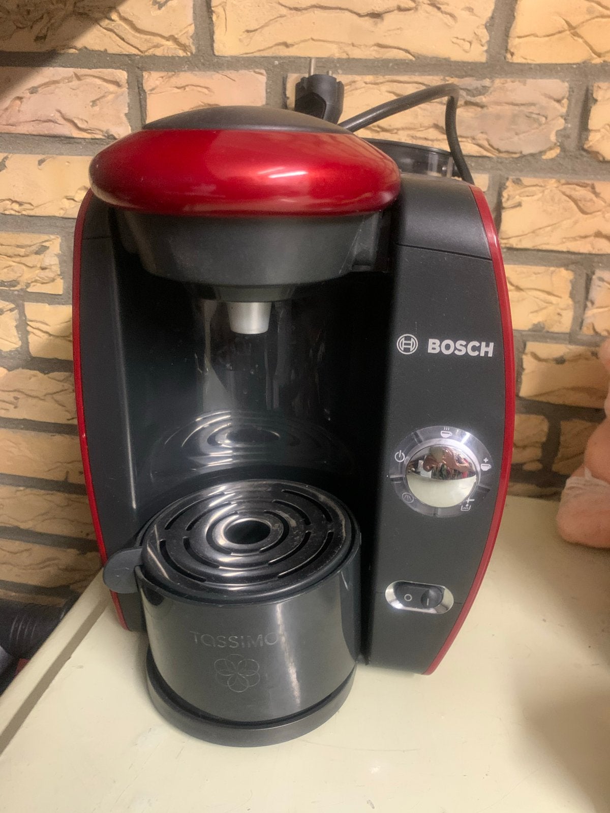 Tassimo Bosch koffiezetapparaat rood - ZGAN, Witgoed en Apparatuur, Ophalen of Verzenden, Zo goed als nieuw, Koffiemachine, Koffiepads en cups