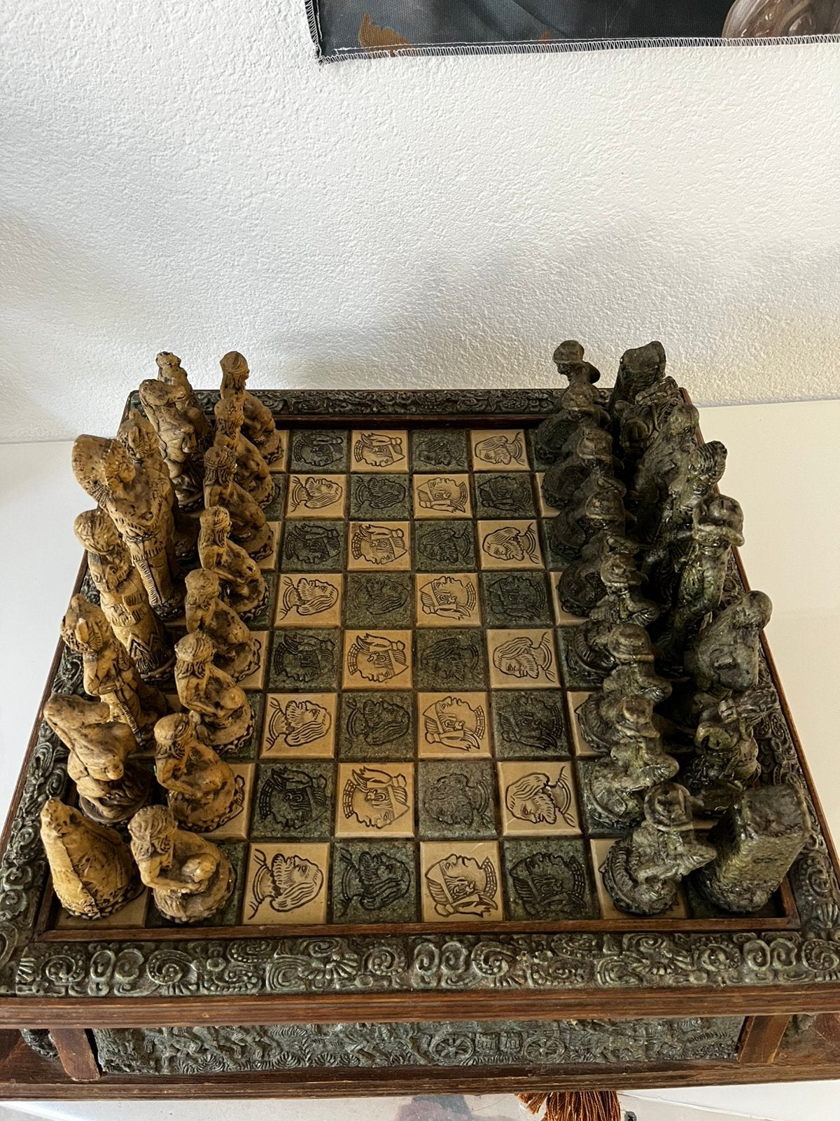 Vintage Mexicaans schaakspel hout / resin cowboy / indianen, Ophalen, Gebruikt