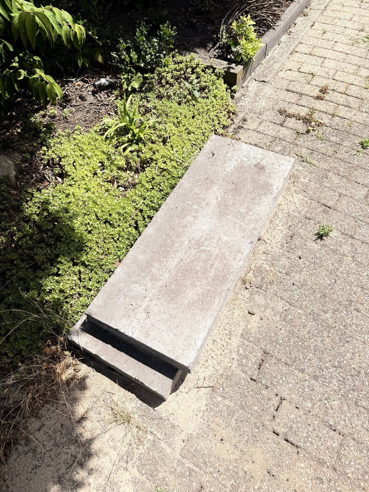Twee Opsluitbanden beton grijs 100x40, Ophalen, Gebruikt, Minder dan 5 m², Beton