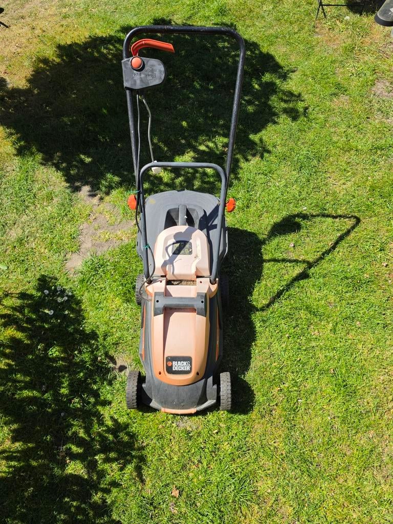 Te koop een elektrische grasmaaier, Tuin en Terras, Grasmaaiers, Ophalen, Cirkelmaaier, Gebruikt, Elektrische grasmaaier