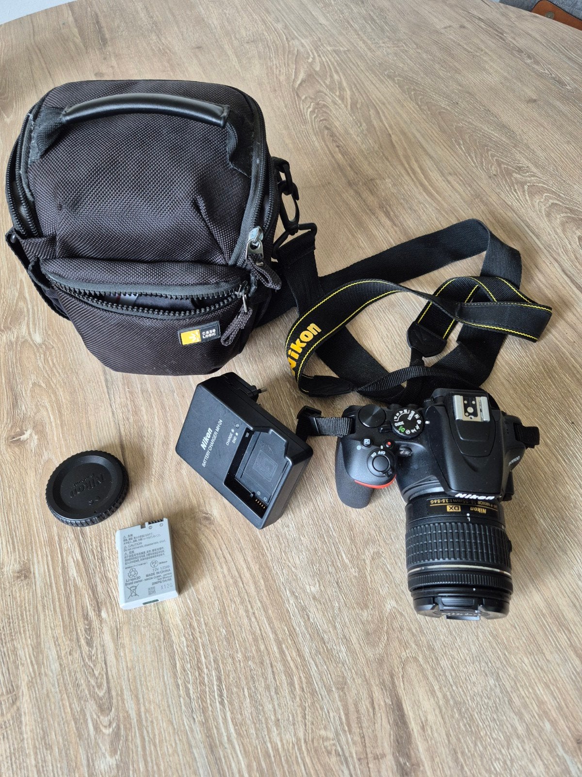 Nikon D3500 spiegelreflexcamera met 18-55mm lens en tas, Audio, Tv en Foto, Gebruikt, Spiegelreflex, 4 t/m 7 keer, Ophalen