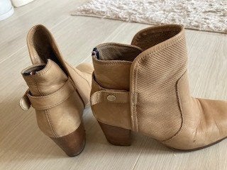 1 x leren enkel laarsje R-L en 2 paar hakken schoenen 37, Ophalen, Beige, Lage of Enkellaarzen, Zo goed als nieuw