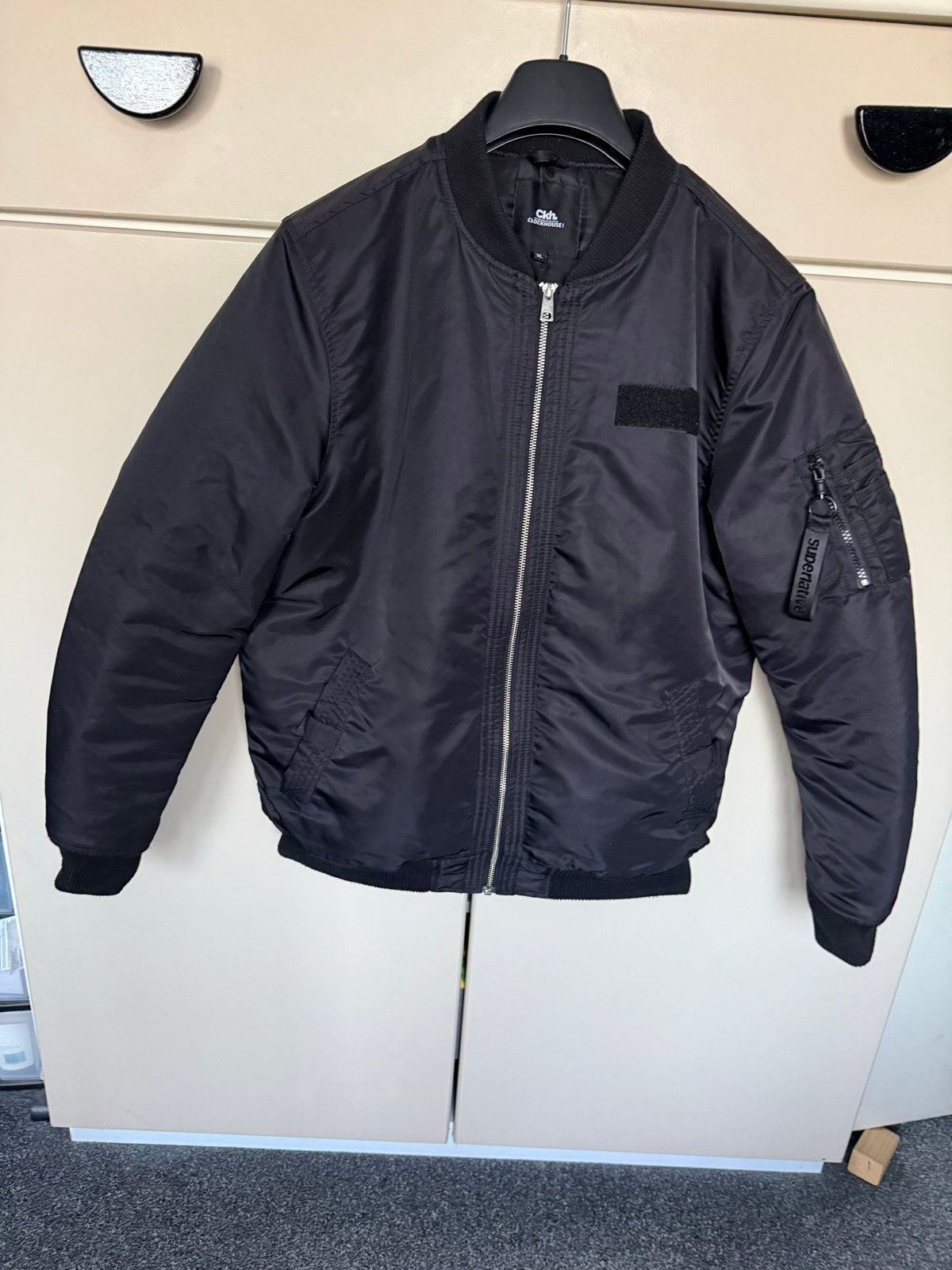 Zwarte Clockhouse Bomberjack - Maat XL, Kleding | Dames, Jassen | Winter, Verzenden, Zo goed als nieuw, Maat 46/48 (XL) of groter