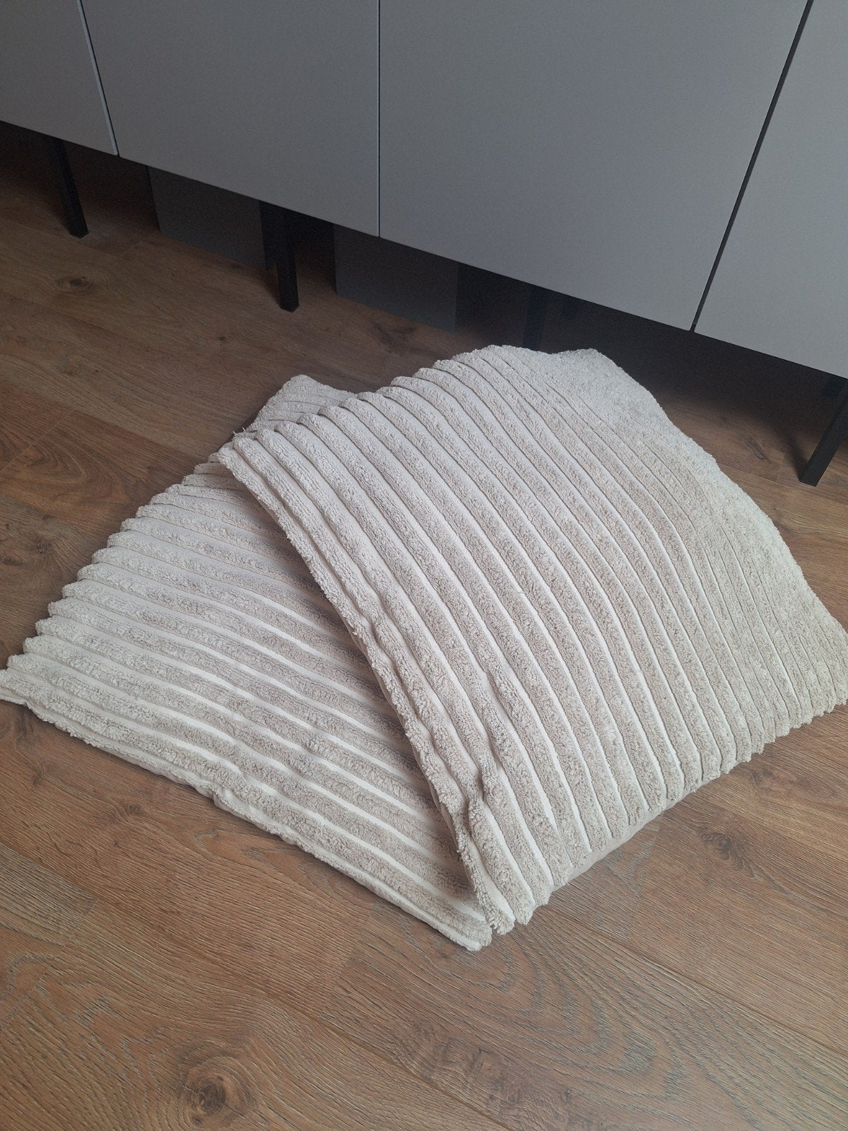 Beige kussen 65x65 cm - Rook- en huisdiervrij, Beige, Vierkant, Ophalen of Verzenden, Zo goed als nieuw
