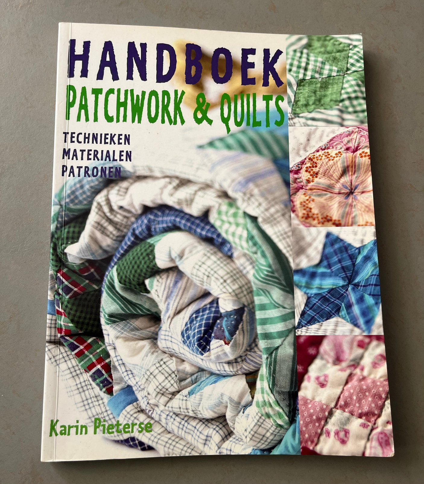 Handboek patchwork & quilts, Boeken, Ophalen of Verzenden, Zo goed als nieuw, Borduren en Naaien