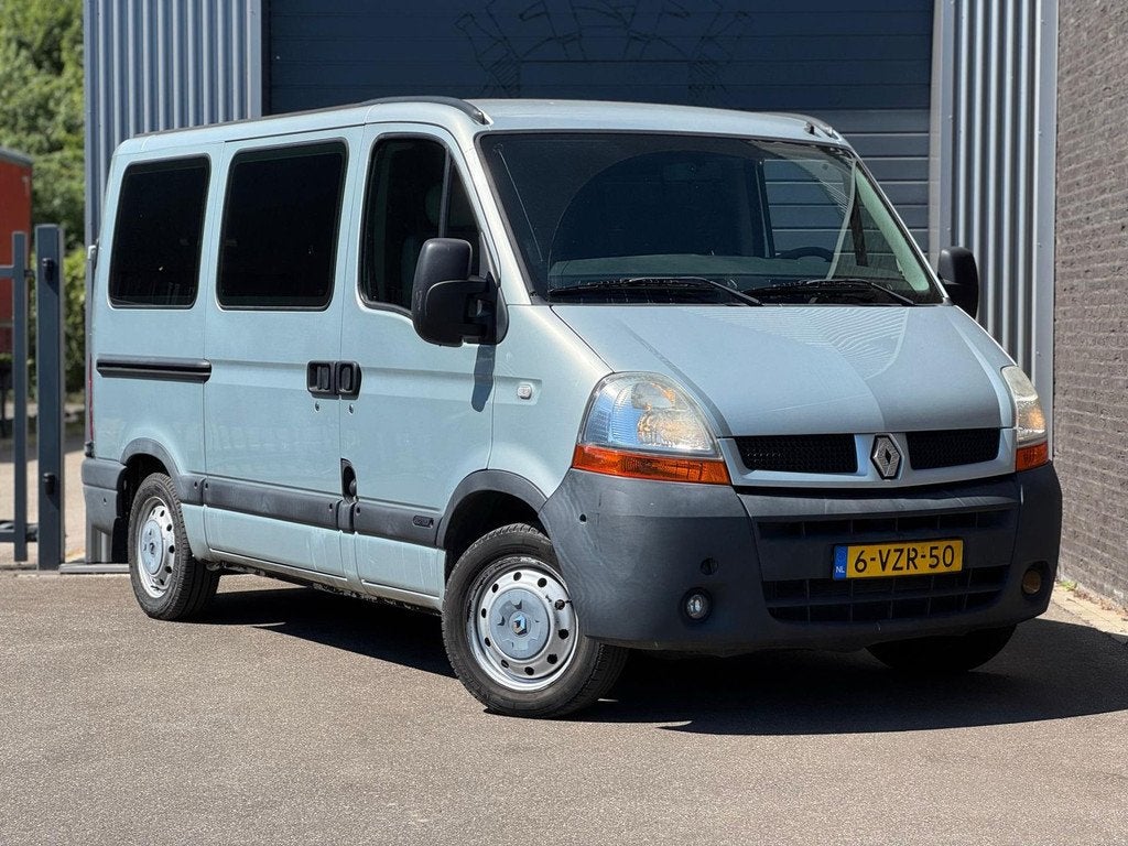 Renault Master T28 2.5dCi L1H1 DC EXPORT, Auto's, Stof, Gebruikt, 4 cilinders, 2260 kg
