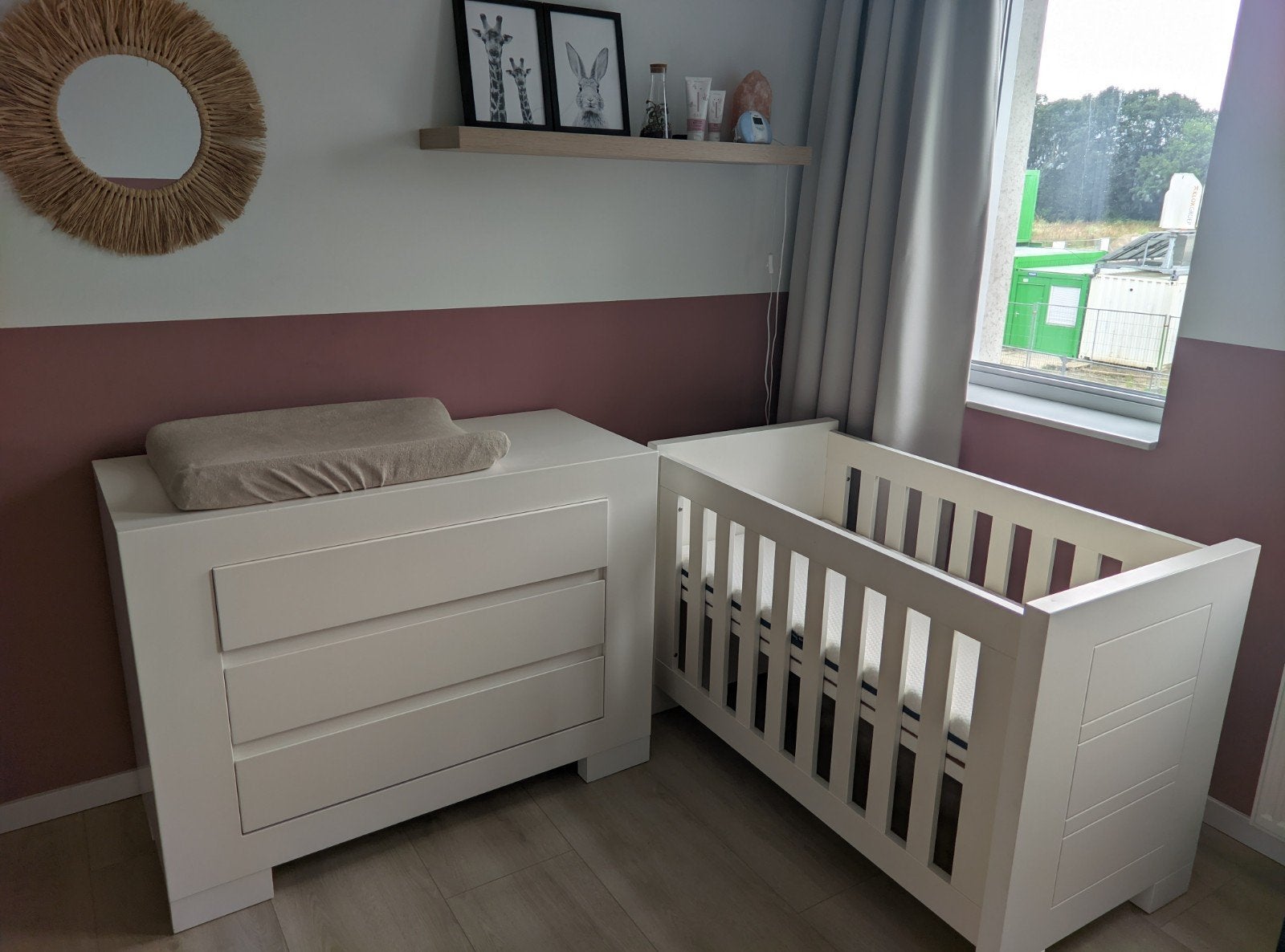 Ledikant en commode wit/crème met Aerosleep matrasje, Ophalen, Gebruikt, Jongetje of Meisje
