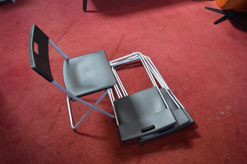 klapstoelen IKEA (ZGAN), 4 stuks in één koop voor €25,00, Huis en Inrichting, Stoelen, Ophalen, Klapstoel, IKEA GUNDE, Zwart, Zo goed als nieuw
