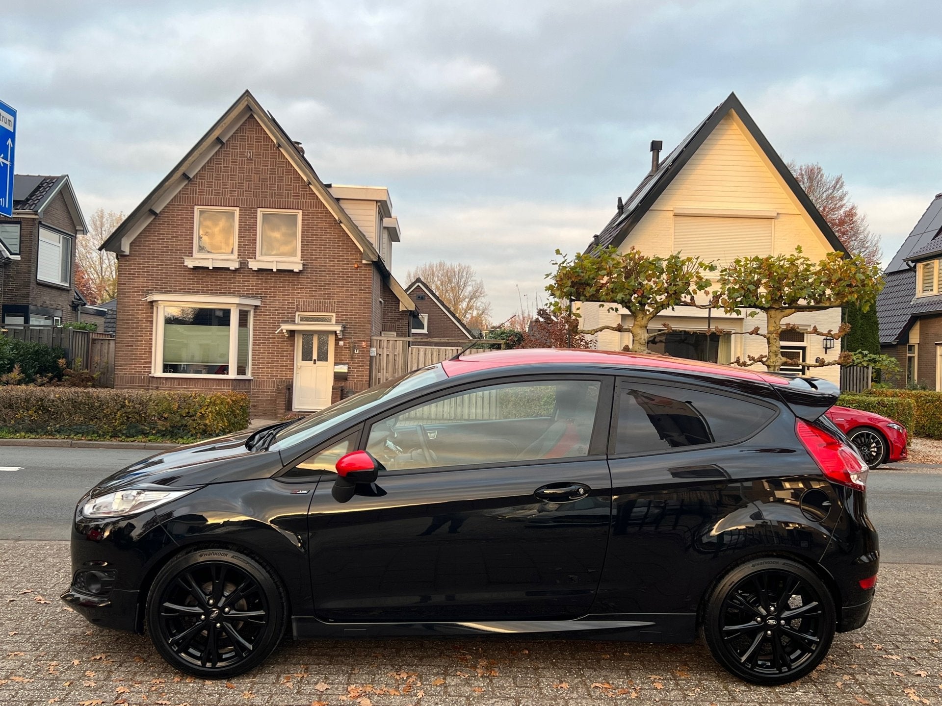 Ford Fiesta Red/Black Edition 99.000 km NAP - APK T/M 01-202, Auto's, Ford, Voorwielaandrijving, Euro 5, Stof, Automatische klimaatregeling