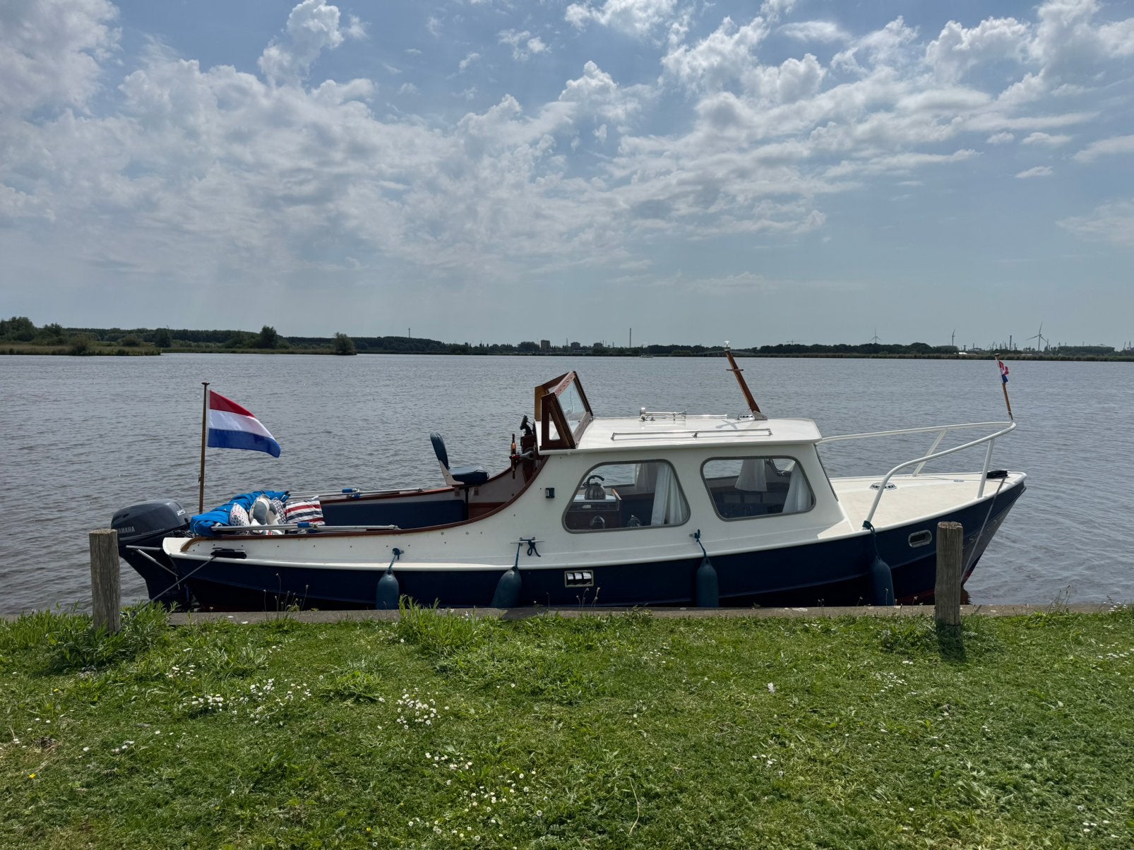 Beenhakker Vlet, Kajuitboot met Buitenboordmotor, Vaarklaar!, Kajuitboot, Buitenboordmotor, Walstroom, Zo goed als nieuw