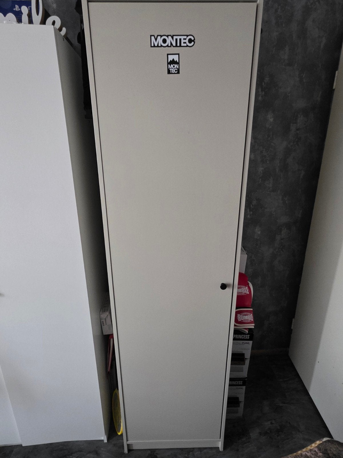kledingkast (Met of zonder sticker), Gebruikt, Modern, functioneel, Onbekend, MONTEC