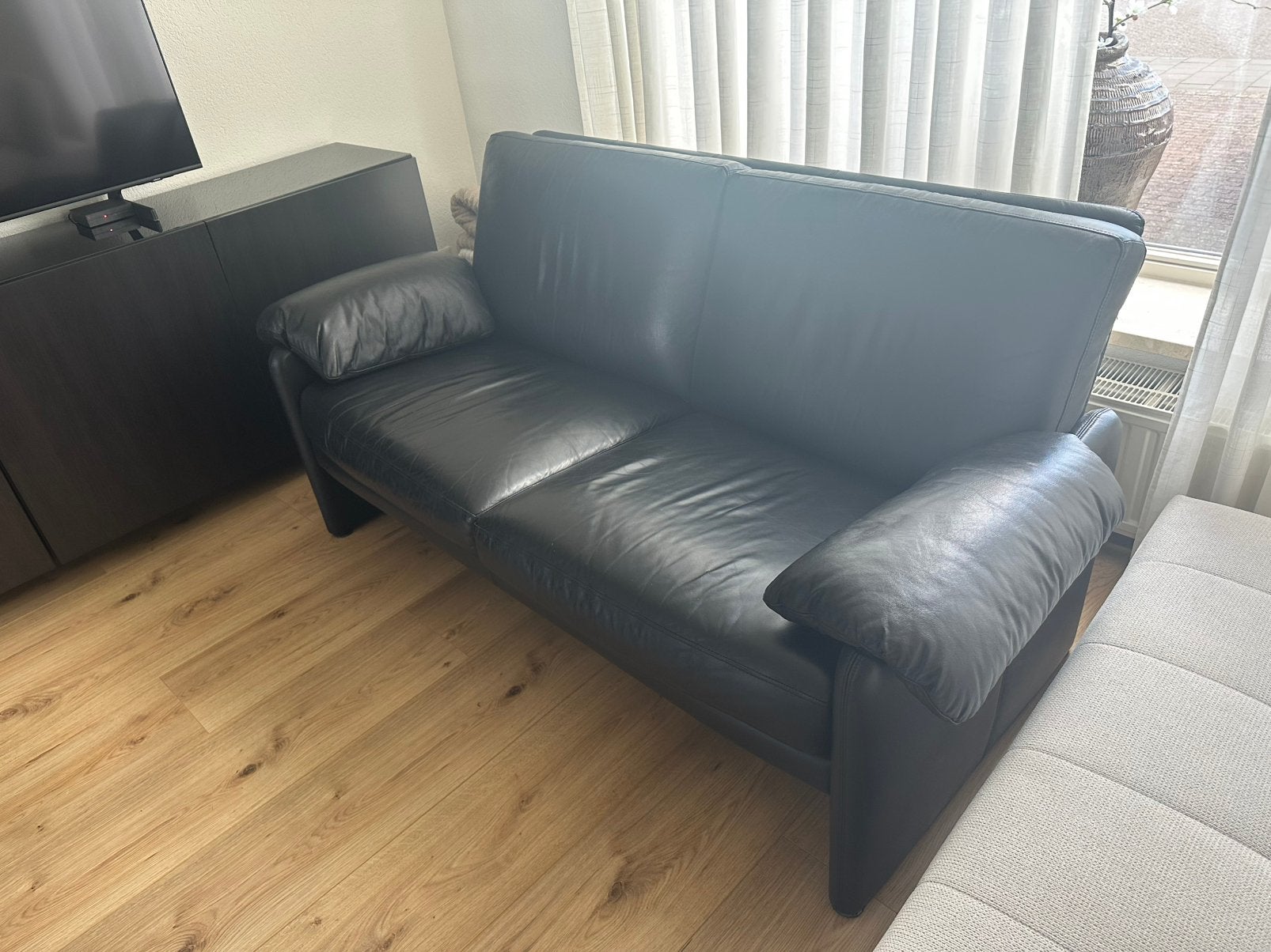 Gratis op te halen 2 zits bank/2 roomwitte lederen fauteuils, Ophalen, Gebruikt