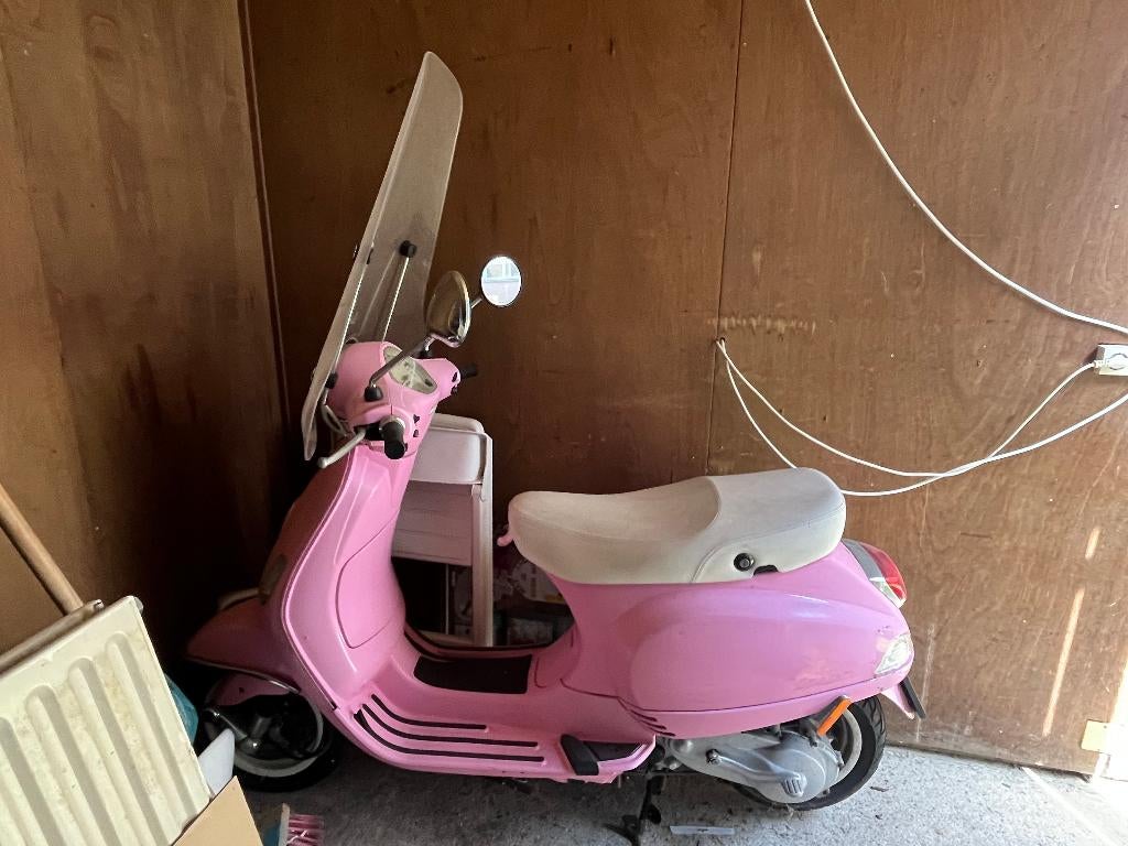 Vespa LX 50 roze (2010) | windscherm + dragers, Fietsen en Brommers, Scooters | Vespa, Gebruikt, Vespa LX, Maximaal 25 km/u, Benzine