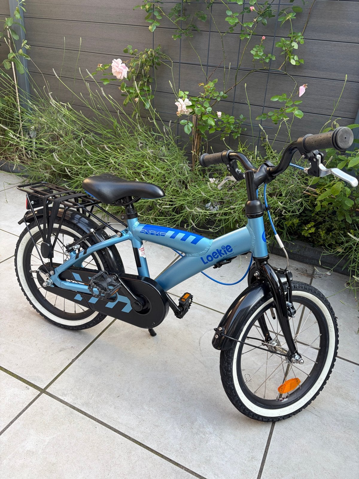Loekie Snake Kinderfiets 16 inch - Zo goed als nieuw, Ophalen of Verzenden, Zo goed als nieuw, Terugtraprem, 16 tot 20 inch