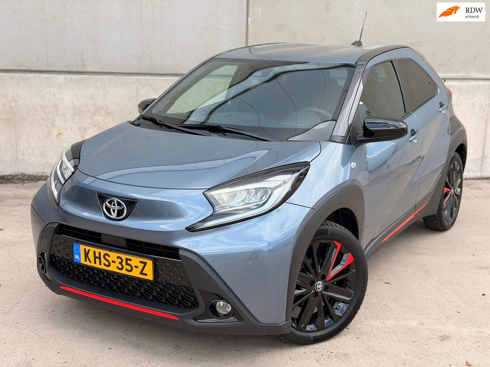 Toyota Aygo X 1.0 VVT-i S-CVT Undercover JBL Navi Leder 18'', Auto's, Toyota, Gebruikt, 4 stoelen, Leder en Stof, 3 cilinders