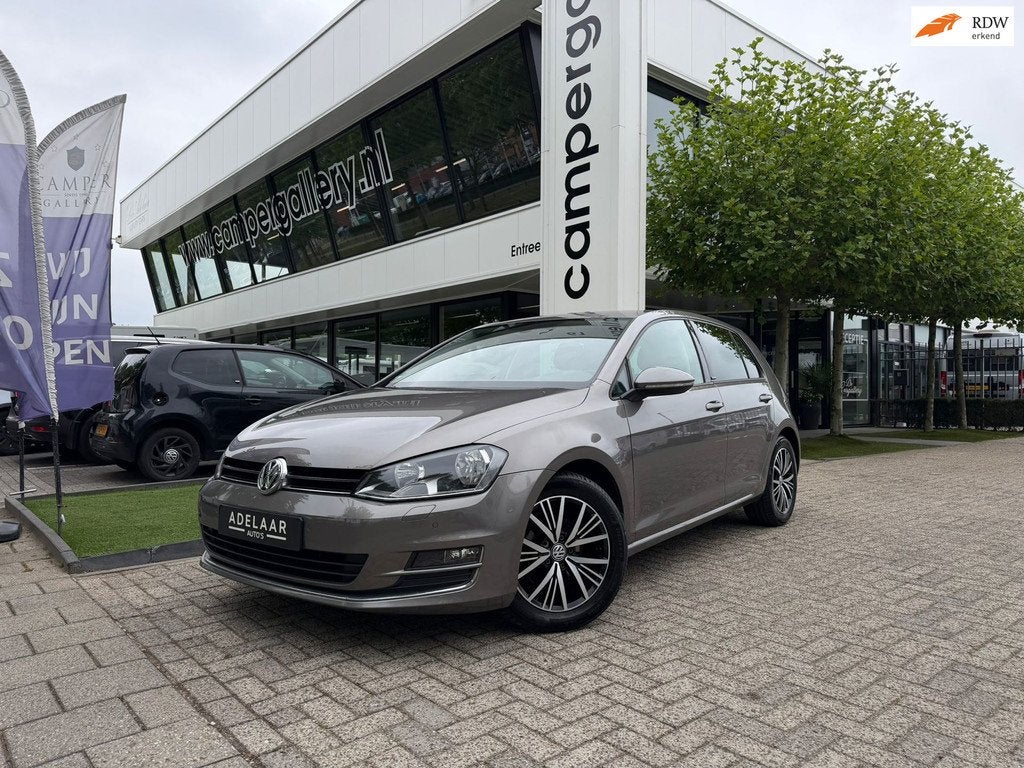 Volkswagen Golf 1.2 TSI Allstar l NAVIGATIE l PDC l CRUISE C, Auto's, Stof, Gebruikt, 4 cilinders, Lichtsensor