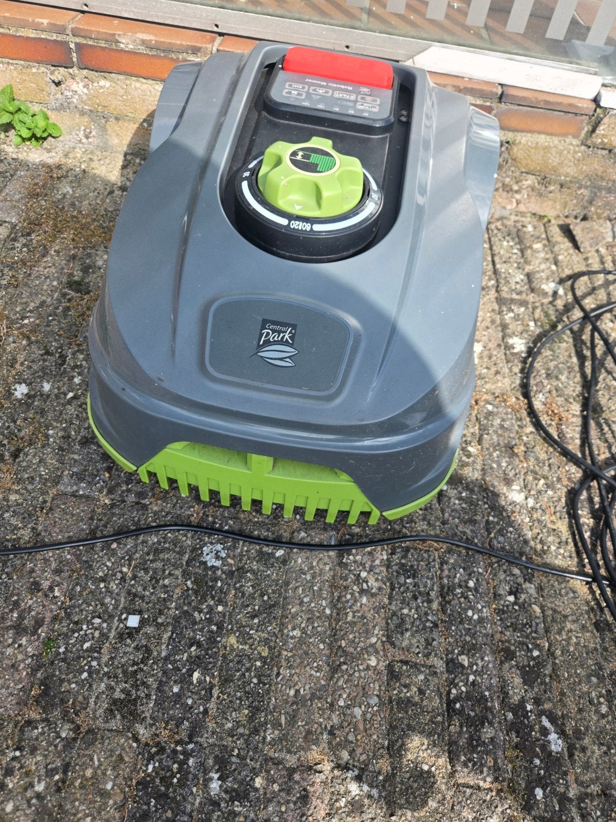 Park Robotmaaier - Gebruikt, inclusief laadstation, Tuin en Terras, Grasmaaiers, Ophalen, Cirkelmaaier, Gebruikt, Accu-grasmaaier