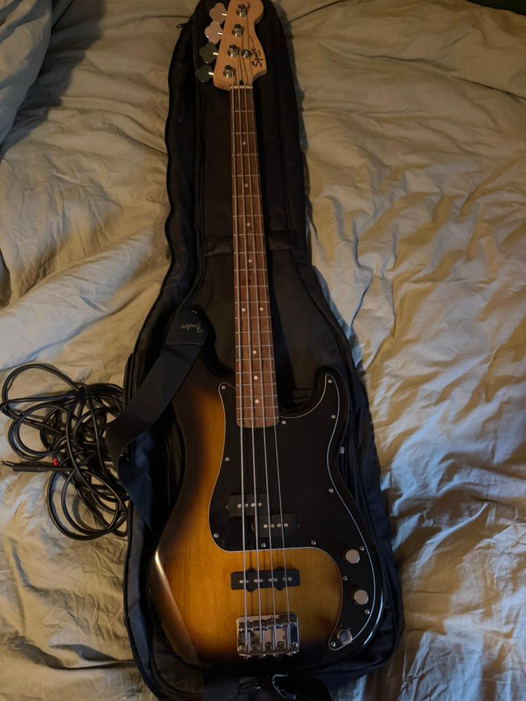 Basgitaar met box, Muziek en Instrumenten, Versterkers | Bas en Gitaar, Minder dan 50 watt, Ophalen of Verzenden
