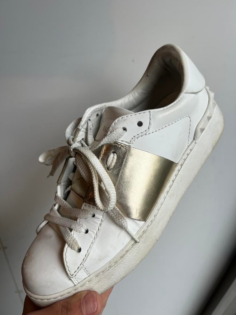 Valentino sneakers nieuw 36 - klein gekocht. Dames schoenen, Kleding | Dames, Schoenen, Ophalen of Verzenden, Zo goed als nieuw