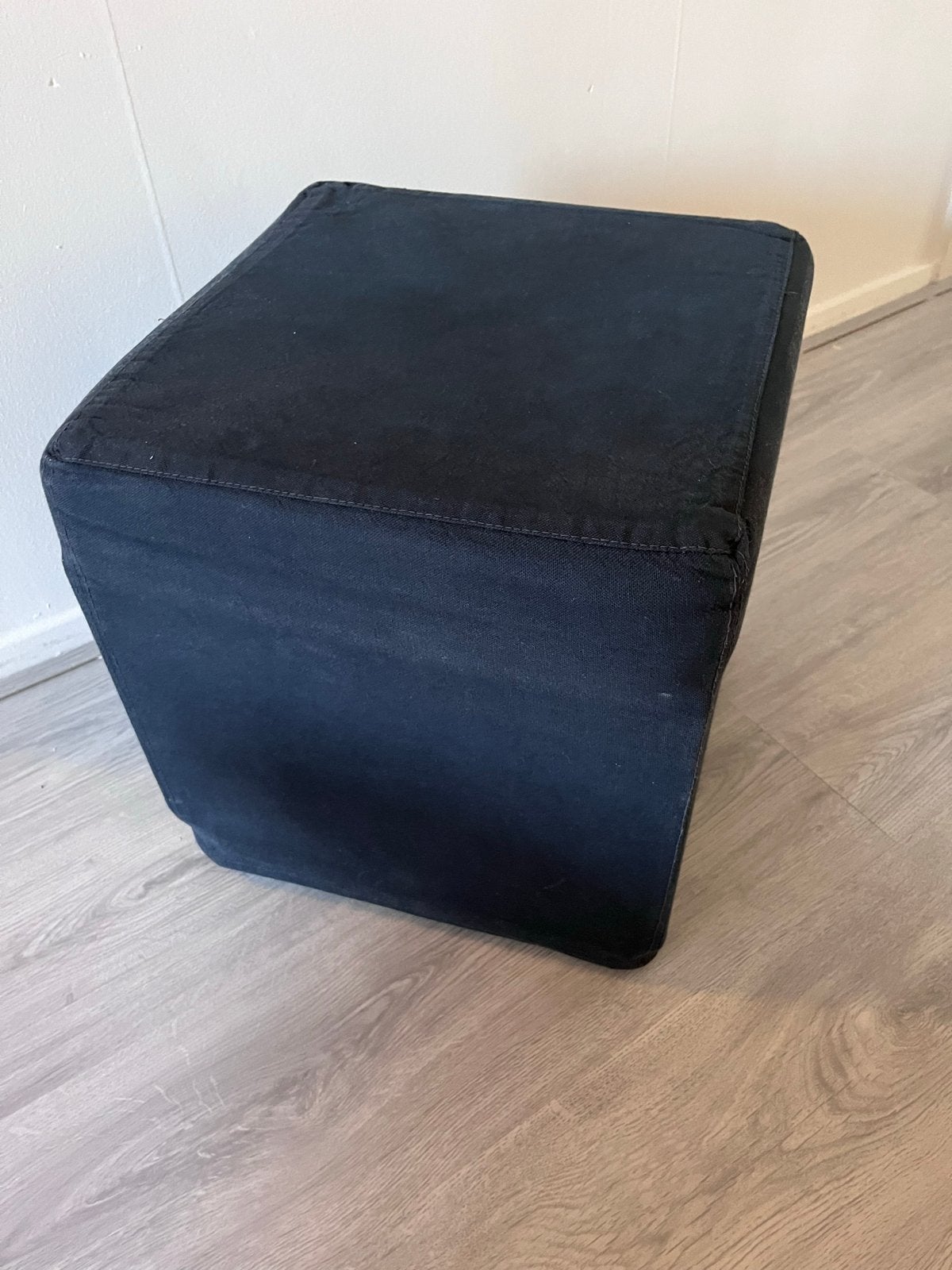 IKEA Poef met zwart pootje, Ophalen, Gebruikt, Vierkant, Minder dan 50 cm