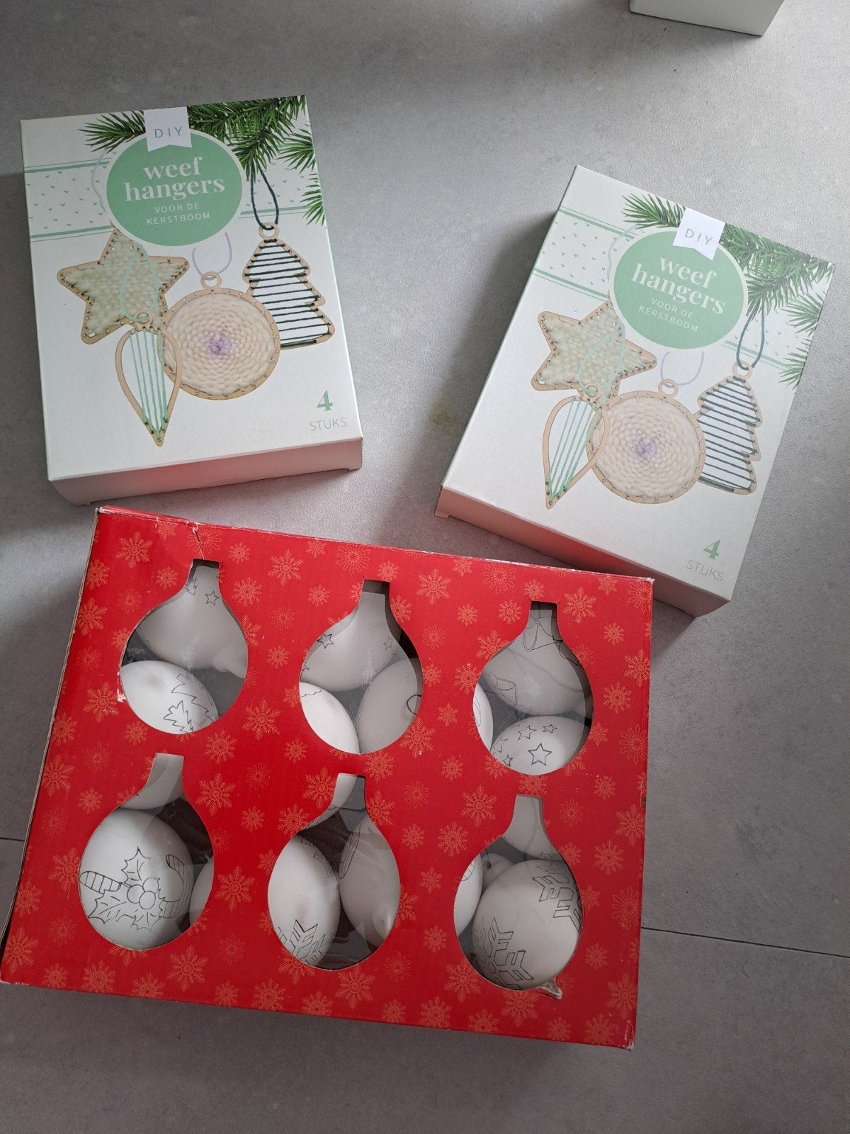 DIY kersthangers en kerstballen, Ophalen