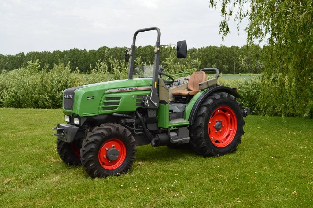 Fendt 207 V Beugelversie, Smalspoor/Fruitteeltractor, Gebruikt, Fendt, 2500 tot 5000