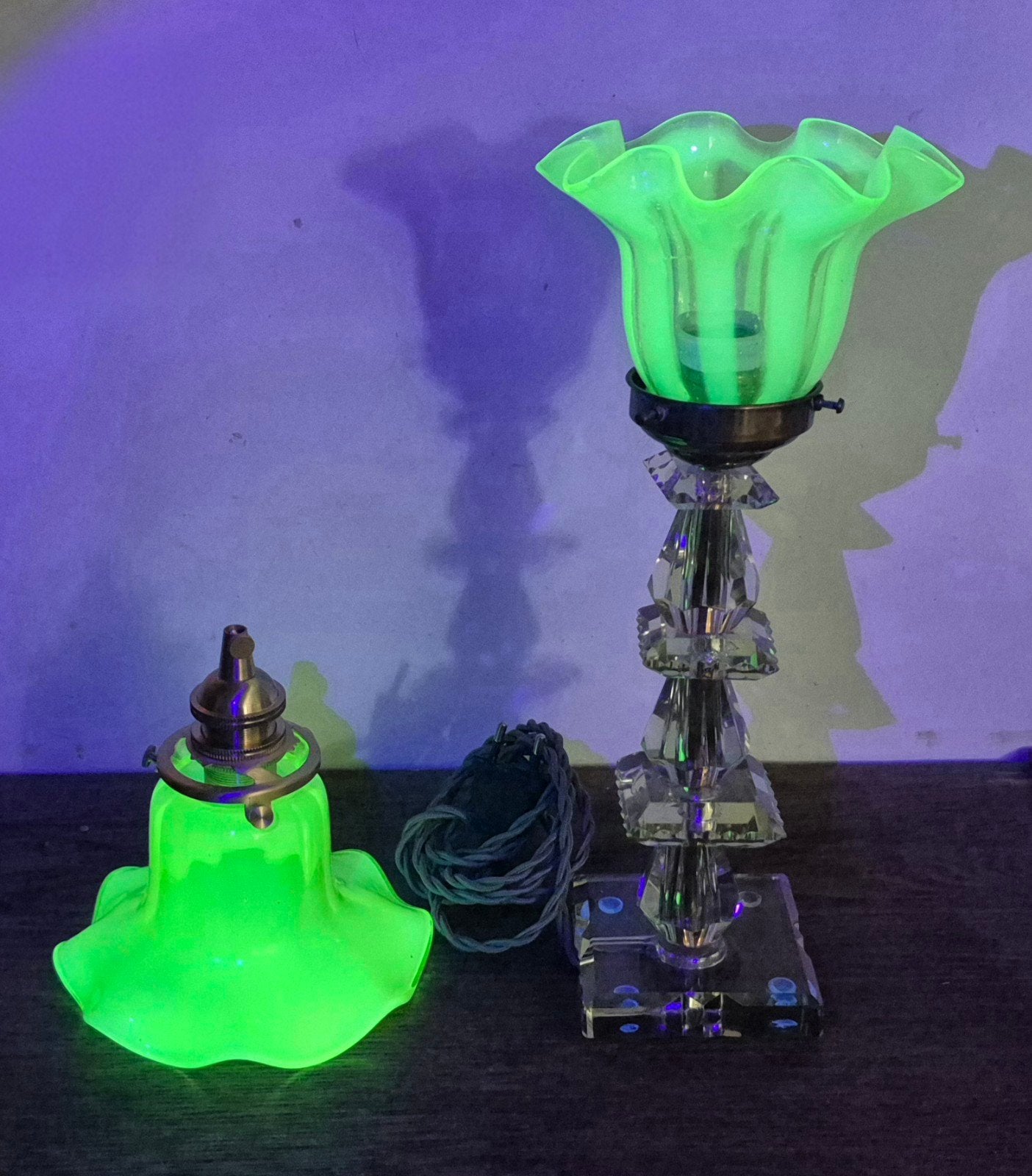 Verzameling van 10 uraniumglazen lampen (kappen), Ophalen
