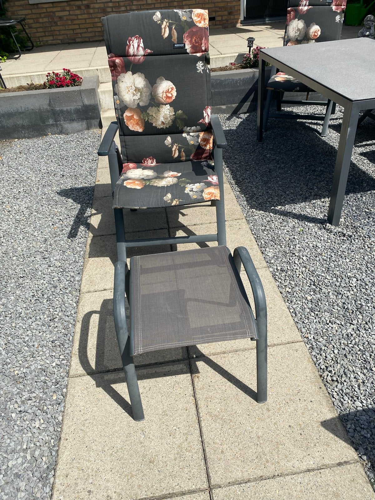 Madison Topline Tuinset: Tafel, 4 Stoelen, Voetenbankje, Ophalen, 4 zitplaatsen, Gebruikt, Eettafel