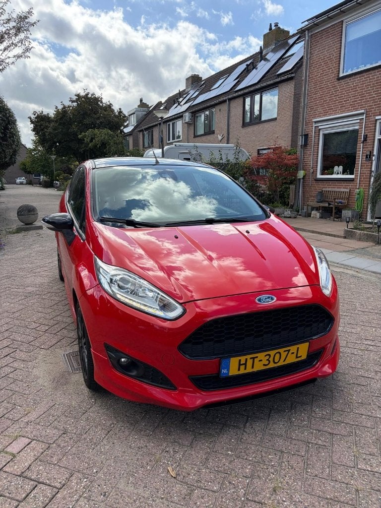 Ford Fiësta 1.0 103KW/140PK 3D 2016 Rood, Voorwielaandrijving, Stof, 40 €/maand, Euro 6