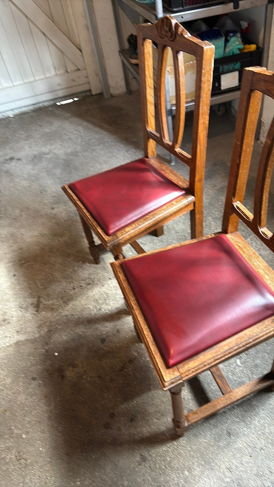 Oude kerkstoelen, Ophalen