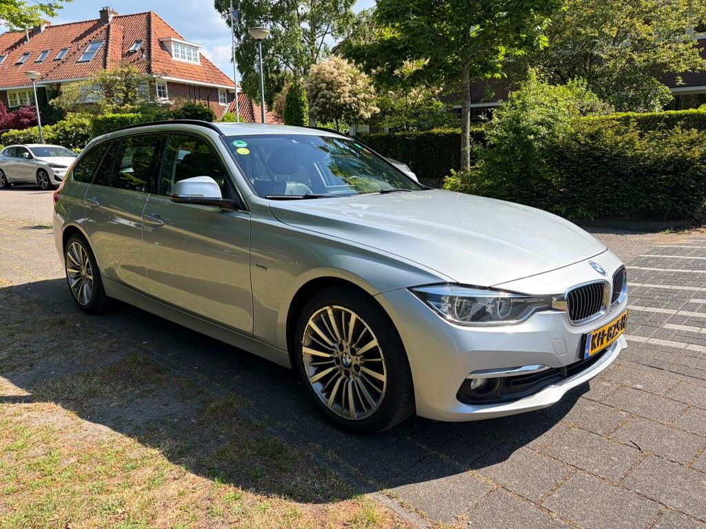 BMW 320D Touring 190pk Aut ‘15 Zilver zw. leder dealer onder, Auto's, BMW, Automaat, Achterwielaandrijving, 1505 kg, Leder