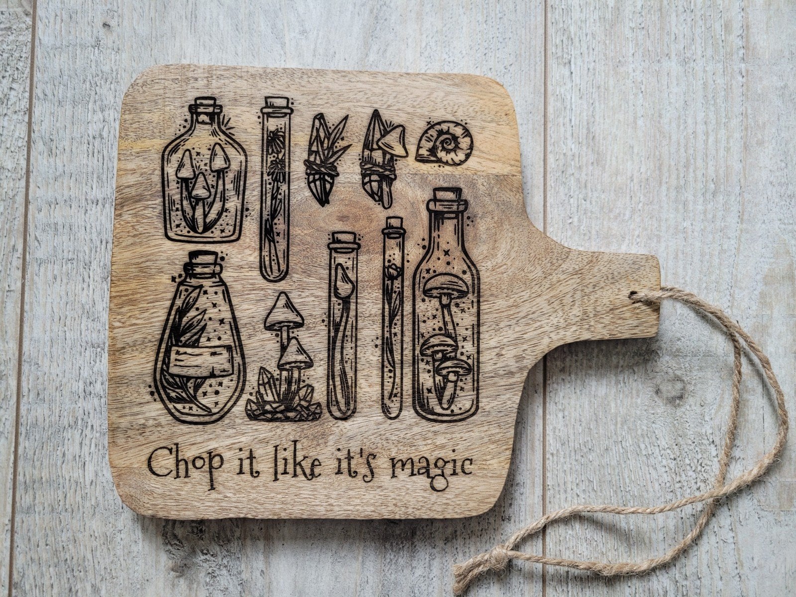Unieke snijplank 'Chop it like it's magic' - Lasergravure, Beige, Hout, Snij-/serveerplank, Nieuw