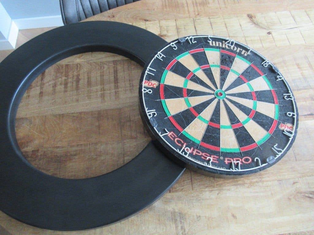 Dartbord Unicorn Eclipse Pro Dartbord met surround ring rand, Ophalen of Verzenden, Zo goed als nieuw, Dartbord