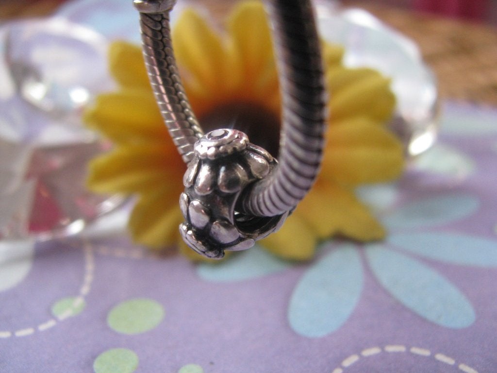 Pandora bedel P337 = 🌻 zonnebloem + 3 x zirkonia BRUIN, Gebruikt, Pandora, Ophalen of Verzenden, 1 bedel