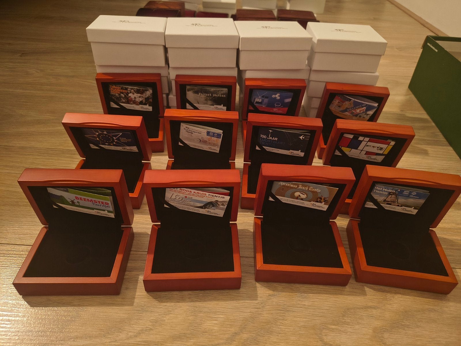 Luxe Houten Muntdoosjes 48st - Koninklijke Nederlandse Munt, Postzegels en Munten, Munten en Bankbiljetten | Toebehoren, Ophalen of Verzenden