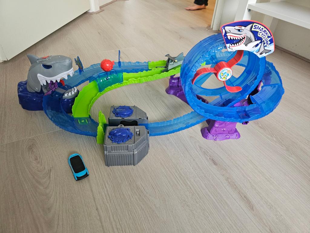 Dickie White Shark Autoracebaan - Zo goed als nieuw, Kinderen en Baby's, Speelgoed | Racebanen, Racebaan, Zo goed als nieuw, Met looping