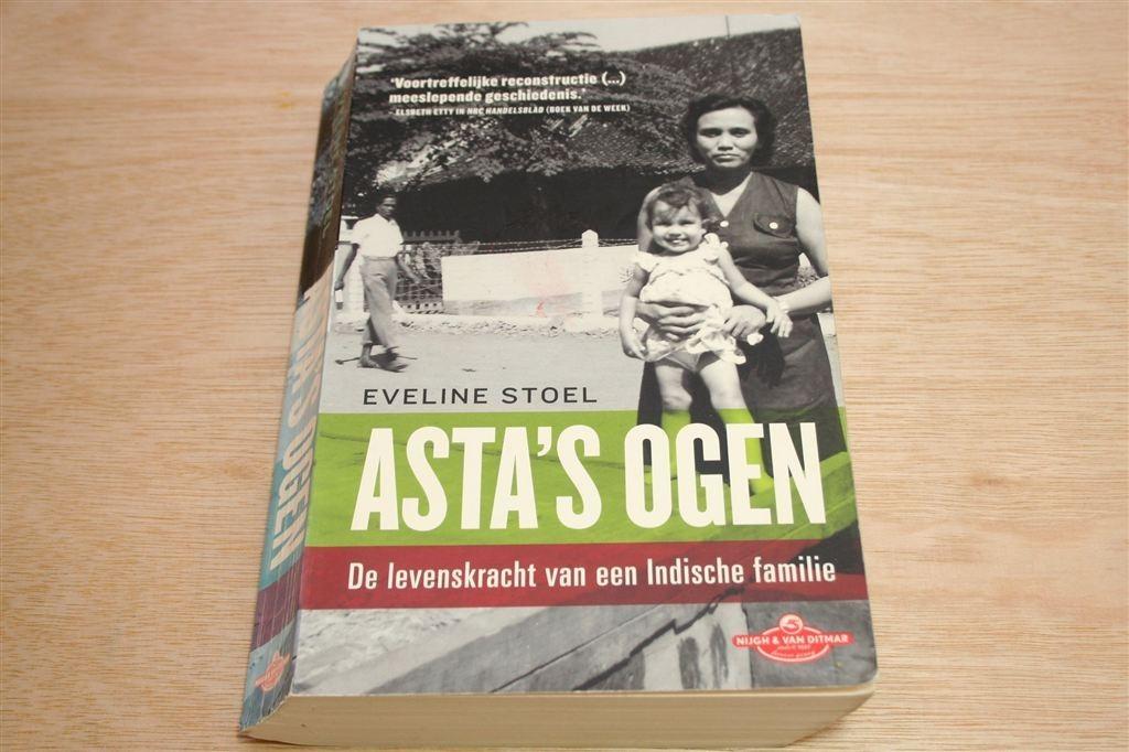 Asta\'s Ogen — Eveline Stoel — Indische Familie, Ophalen of Verzenden, Gelezen